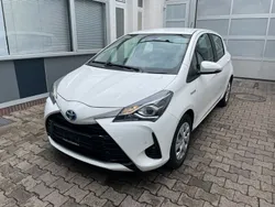 Weiß Gebraucht 2018 Toyota Yaris Hybrid Comfort Limousine | 10.995 € (Guter Preis)