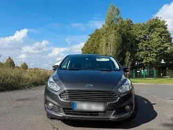 Grau Gebraucht 2017 Ford S-MAX S Van / Kleinbus | 10.000 € (Fairer Preis)