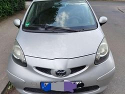Silber Gebraucht 2008 Toyota Aygo Team Kleinwagen | 1.900 € (Fairer Preis)