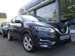 Schwarz Gebraucht 2020 Nissan Qashqai N-Connecta SUV | 16.499 € (Fairer Preis)