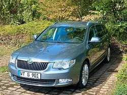 Grau Gebraucht 2011 Skoda Superb Kombi | 5.560 € (Guter Preis)
