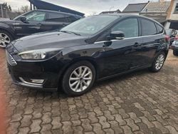 Schwarz Gebraucht 2015 Ford Focus Titanium Limousine | 5.600 € (Guter Preis)