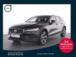 Schwarz onyx black / metallic Gebraucht 2024 Volvo V60 CC Plus Kombi | 39.380 € (Guter Preis)