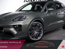 Grün Neu 2025 Porsche Macan 4 Electric SUV | 113.000 € (Teuer)