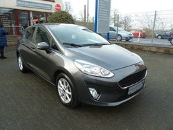 Grau Gebraucht 2018 Ford Fiesta Cool & Connect Limousine | 10.990 € (Fairer Preis)
