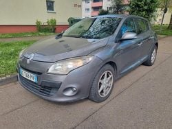 Grau Gebraucht 2009 Renault Mégane Authentique Limousine | 1.300 €