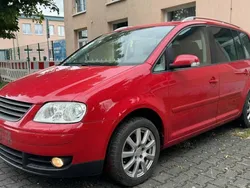 Rot Gebraucht 2005 VW Touran Van / Kleinbus | 2.490 €