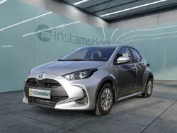 Silber Gebraucht 2022 Toyota Yaris Hybrid Business Edition Kleinwagen | 21.449 € (Etwas zu teuer)