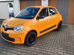 Gelb Gebraucht 2022 Renault Twingo Equilibre Kleinwagen | 11.800 € (Fairer Preis)