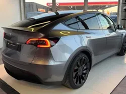 Silber Gebraucht 2024 Tesla Model Y Performance SUV | 49.999 € (Teuer)