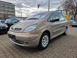 Gold Gebraucht 2004 Citroën Xsara Picasso Exclusive Van / Kleinbus | 2.750 € (Etwas zu teuer)