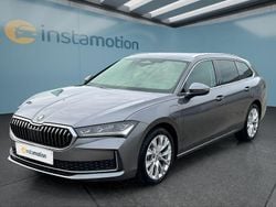 Grau Gebraucht 2024 Skoda Superb Kombi | 47.749 €