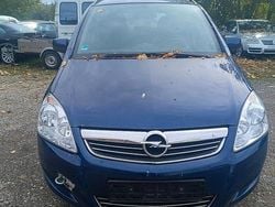 Schwarz Gebraucht 2010 Opel Zafira Van / Kleinbus | 650 €