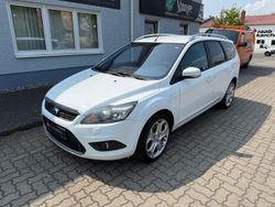 Weiß Gebraucht 2008 Ford Focus Titanium Kombi | 5.799 € (Teuer)