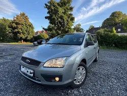 Grau Gebraucht 2005 Ford Focus Limousine | 3.350 € (Fairer Preis)