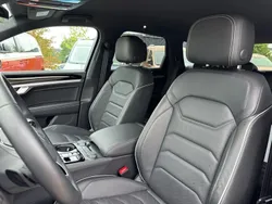 Rot Gebraucht 2024 VW Touareg Elegance SUV | 67.549 € (Superpreis)