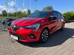 Rot Gebraucht 2022 Renault Clio V Zen Limousine | 15.980 € (Fairer Preis)