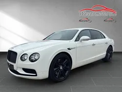 Weiß Gebraucht 2018 Bentley Flying Spur Limousine | 82.900 €