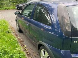 Blau Gebraucht 2004 Opel Corsa Kleinwagen | 800 € (Guter Preis)