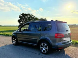 Grau Gebraucht 2012 VW Touran Cross Van / Kleinbus | 6.666 € (Guter Preis)