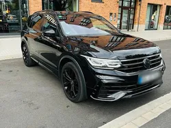 Schwarz Gebraucht 2023 VW Tiguan Allspace R-line SUV | 42.500 € (Etwas zu teuer)