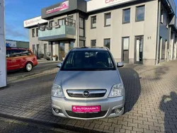 Silber Gebraucht 2006 Opel Meriva Cosmo Van / Kleinbus | 3.990 € (Etwas zu teuer)