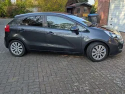 Grau Gebraucht 2013 Kia Rio Attract Kleinwagen | 6.990 € (Fairer Preis)