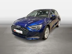 Navarrablau (metallic) Gebraucht 2024 Audi A3 Sportback Ambiente Limousine | 33.330 € (Guter Preis)
