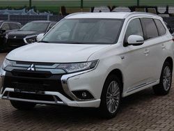 Weiß Gebraucht 2020 Mitsubishi Outlander P-HEV Basis SUV | 18.990 € (Guter Preis)