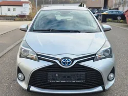 Silber Gebraucht 2016 Toyota Yaris Hybrid Club Kleinwagen | 10.999 € (Fairer Preis)