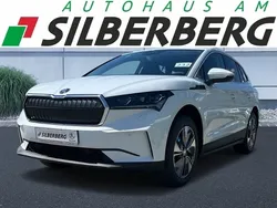 Weiß (moonweiss metallic) met. Gebraucht 2024 Skoda Enyaq iV Loft SUV | 38.948 € (Teuer)