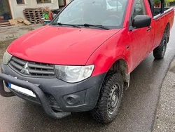 Rot Gebraucht 2015 Mitsubishi L200 Basis Abholung | 14.999 €