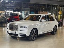 Weiß Gebraucht 2022 Rolls Royce Cullinan SUV | 355.000 € (Etwas zu teuer)