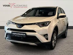 White pearl cs Gebraucht 2017 Toyota RAV4 Hybrid Edition-S SUV | 19.970 € (Fairer Preis)