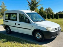 Weiß Gebraucht 2010 Opel Combo Van / Kleinbus | 2.999 € (Fairer Preis)