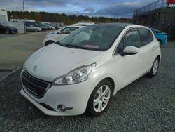 Weiß Gebraucht 2015 Peugeot 208 Allure Kleinwagen | 5.950 € (Fairer Preis)