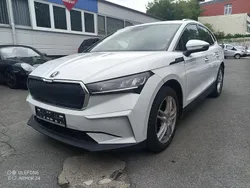 Weiß Gebraucht 2022 Skoda Enyaq iV Loft SUV | 27.999 € (Guter Preis)