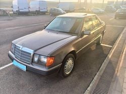 Braun Gebraucht 1990 Mercedes E250 Limousine | 6.990 €
