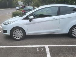 Weiß Gebraucht 2015 Ford Fiesta Kleinwagen | 5.500 € (Fairer Preis)