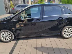 Schwarz Gebraucht 2019 Mercedes B200 Van / Kleinbus | 19.500 € (Fairer Preis)