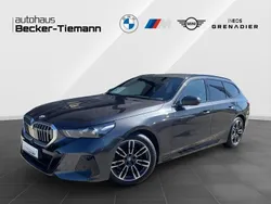 Sophistograu brillanteffekt Gebraucht 2024 BMW 520 M Sport Kombi | 51.797 € (Superpreis)