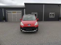 Rot Gebraucht 2011 Peugeot Partner Tepee Family Van / Kleinbus | 3.800 € (Guter Preis)