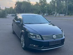 Blau Gebraucht 2012 VW Passat Exclusive Limousine | 12.000 € (Etwas zu teuer)