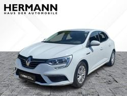 Weiß Gebraucht 2019 Renault Mégane IV Life Limousine | 12.590 € (Fairer Preis)