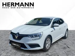 Weiß Gebraucht 2019 Renault Mégane IV Life Limousine | 14.489 € (Etwas zu teuer)