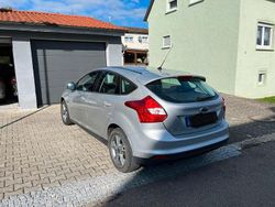 Silber Gebraucht 2014 Ford Focus Limousine | 5.900 € (Fairer Preis)