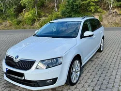 Weiß Gebraucht 2017 Skoda Octavia Ambition Kombi | 10.200 € (Guter Preis)