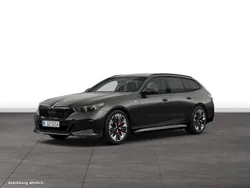 Grau Gebraucht 2025 BMW 540 Kombi | 74.287 €
