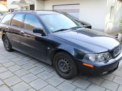 Dunkelschwarz Gebraucht 2004 Volvo V40 Comfort Kombi | 990 € (Fairer Preis)