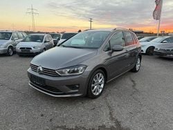 Grau Gebraucht 2015 VW Golf Sportsvan Highline Van / Kleinbus | 13.590 € (Fairer Preis)